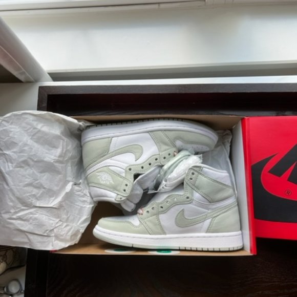 Womens AIR JORDAN High tops - Picture 7 of 7